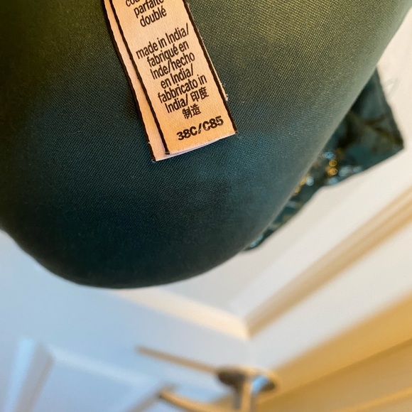 Victoria’s Secret 38C Underwire Bra - Picture 5 of 5